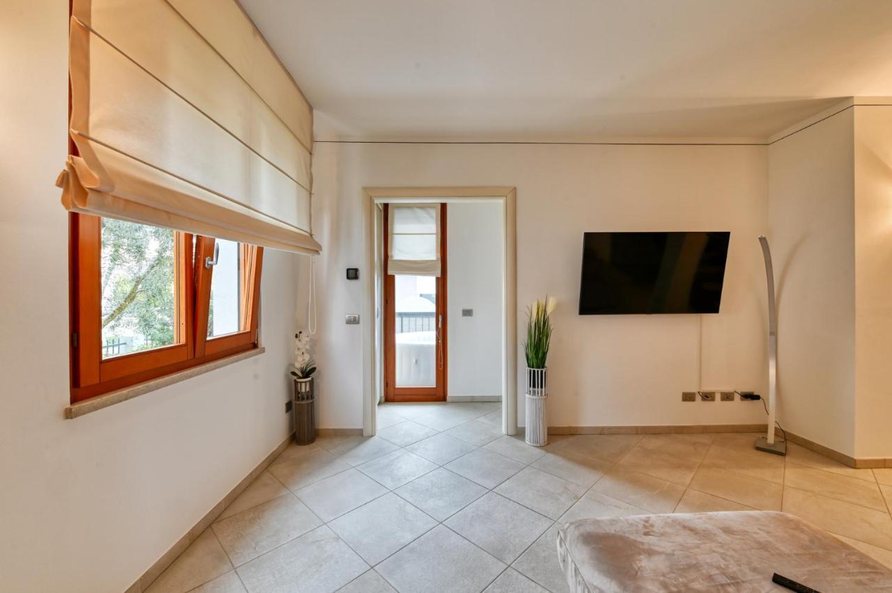 Pearl House - Sirmione Holiday - Jacuzzi Privata Экстерьер фото